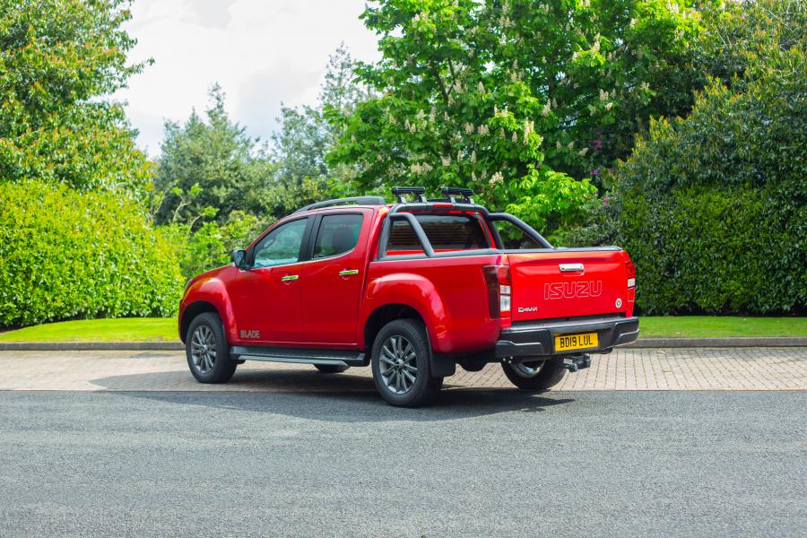  Isuzu D-Max Blade Double Cab 2017 года  (UK) (фото 47 из 52)